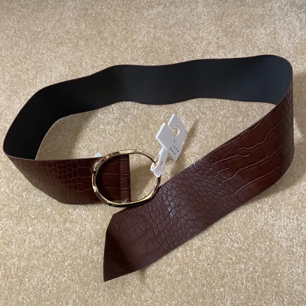Women’s Barkwood Brown Wide Belt with Gold Buckle S NWT